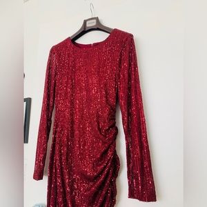 Premier Amour Long sleeve with sequins.